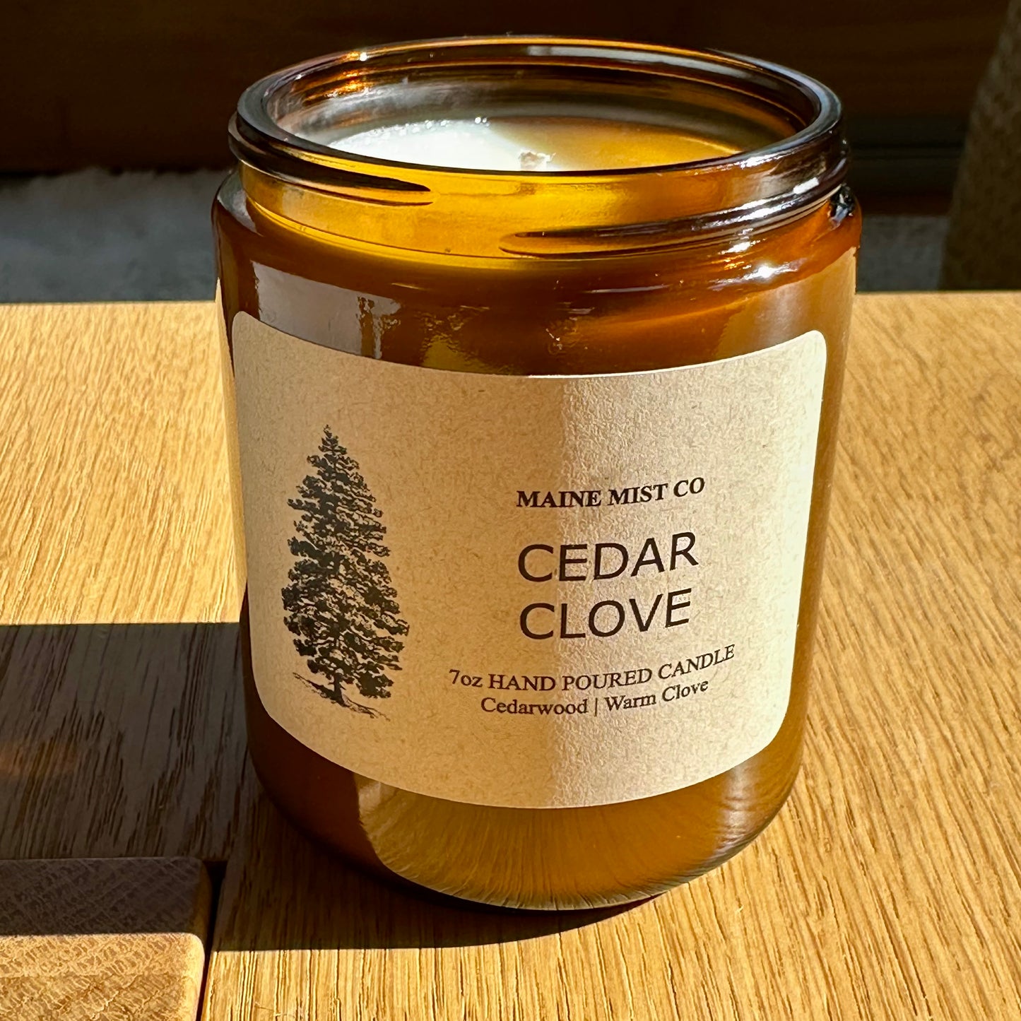 Cedar Clove - Warm wood and low-burning fire